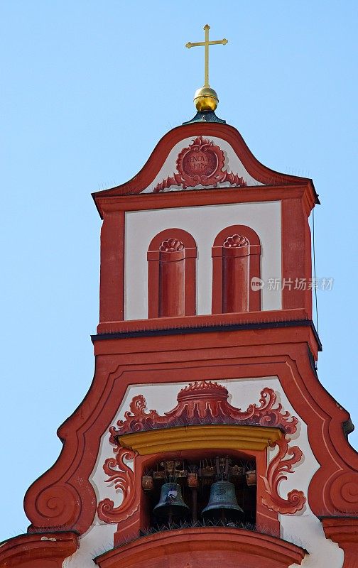 医院教堂(Heilig Geist Spitalkirche)位于历史悠久的古城Füssen。Allgäu，巴伐利亚-德国。